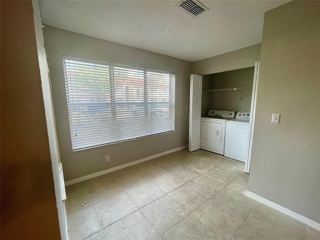 Building Photo - 3350 Pinewalk Dr N