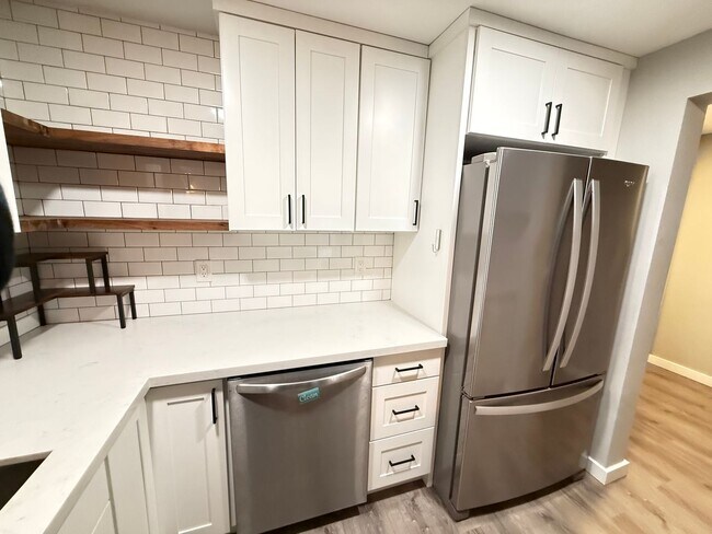 Building Photo - Charming 2-Bedroom Tukwila Townhome with Garage, Parking, Stainless Steel Appliances & Fireplace ...