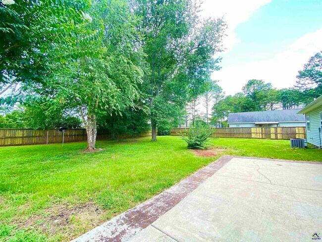 Building Photo - 202 Chimney Rock Rd