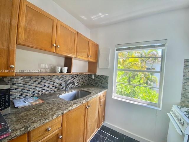 Building Photo - 830 W 40th St