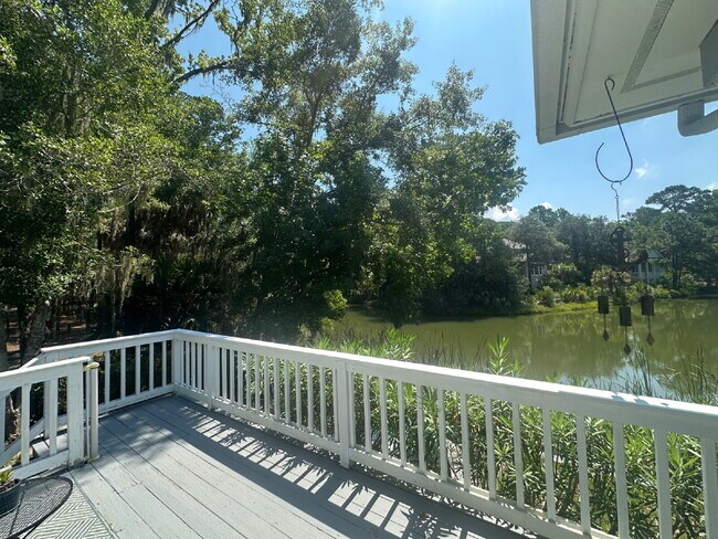 Building Photo - Moss Creek Home with a Gorgeous Water View!