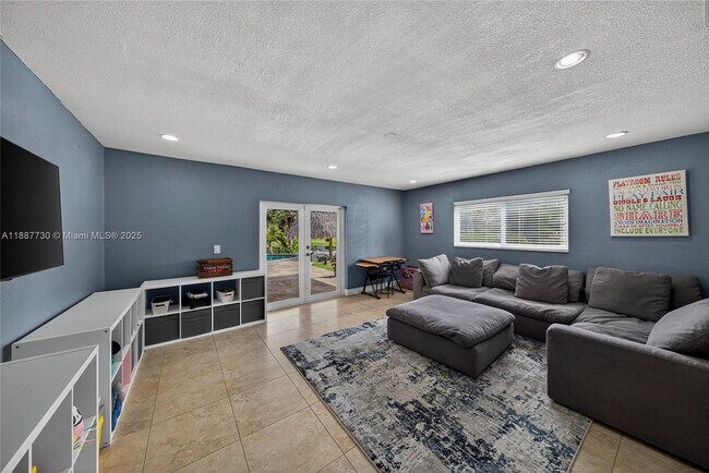 Building Photo - 10751 SW 26th Ct