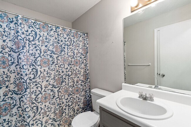 Building Photo - 524 Gainey Dr