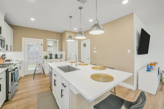 Building Photo - 7834 Swooping Swallow Ln