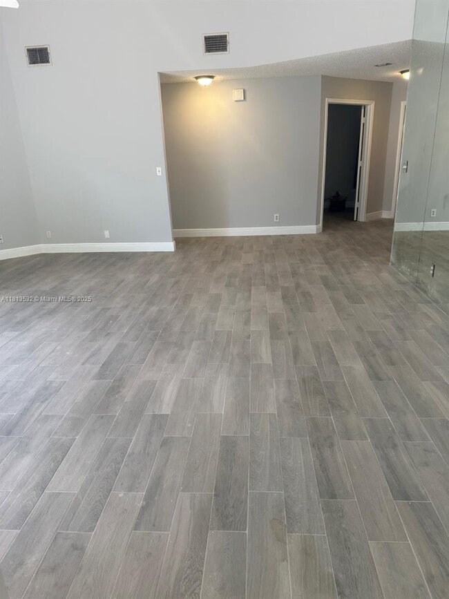 Building Photo - 21615 Villa Nova Dr