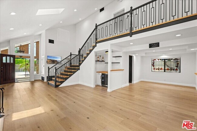 Building Photo - 6443 Matilija Ave