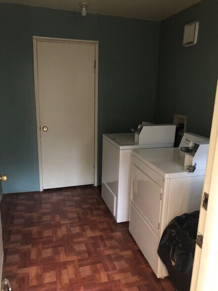 Building Photo - 14551 Vose St