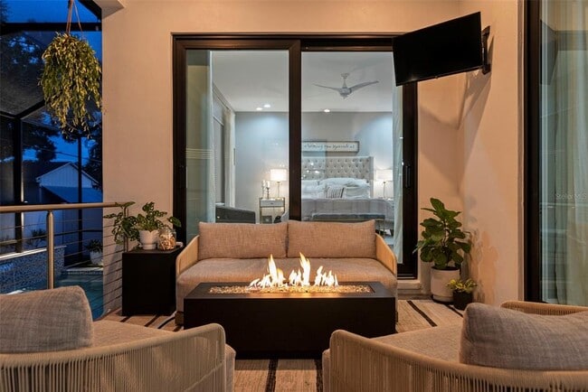 Building Photo - 3624 S Gardenia Ave