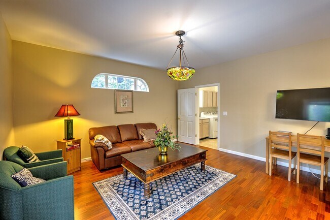 Building Photo - Large mountain home with 2 car garage and fenced in back yard.