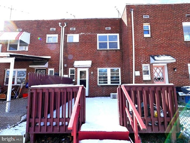 Building Photo - 37-45 Schleicher Ave