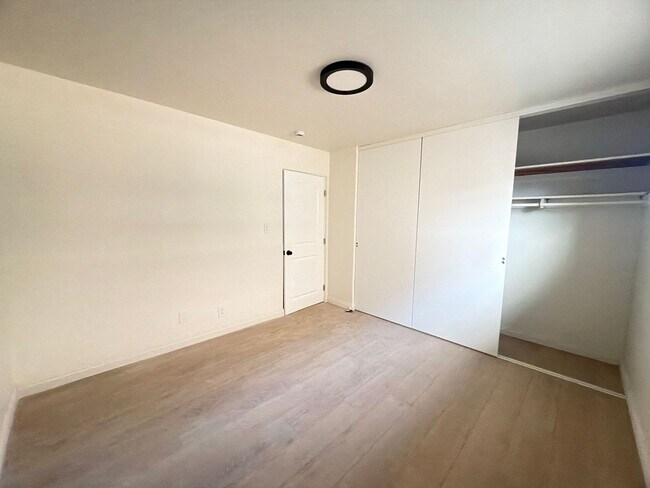 Building Photo - 2400 Del Mar Ave