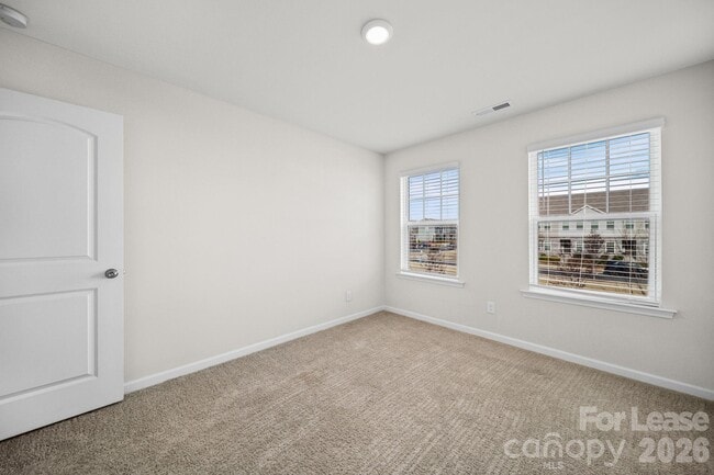 Building Photo - 410 Kenwood Vw