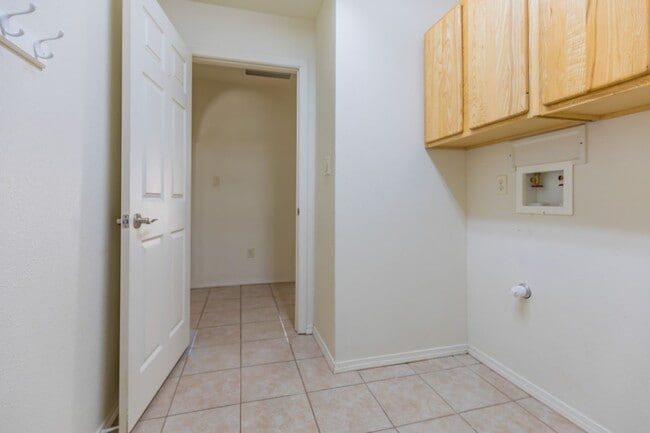 Building Photo - Beautiful Home W/Solar Panels