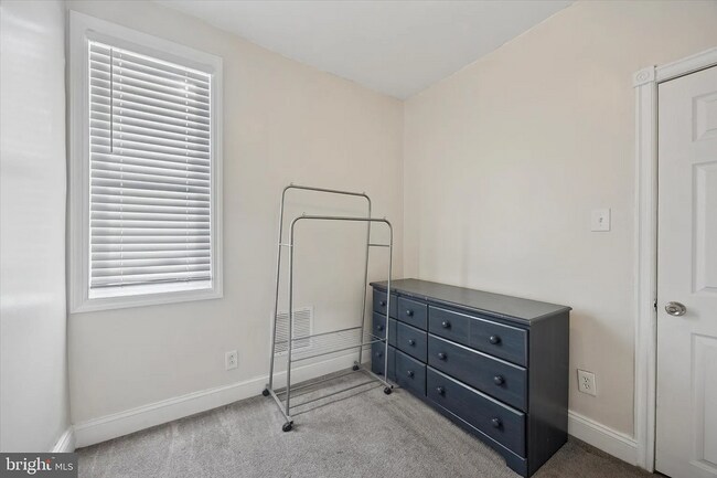 Building Photo - Modern 3-Bedroom Rowhome with Backyard Pat...