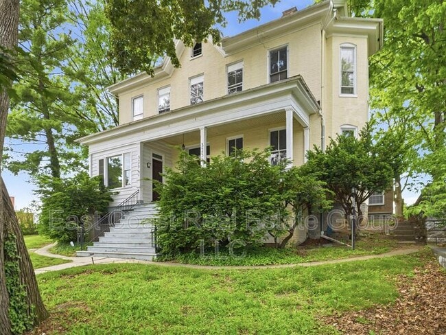 Building Photo - 323 N Potomac St