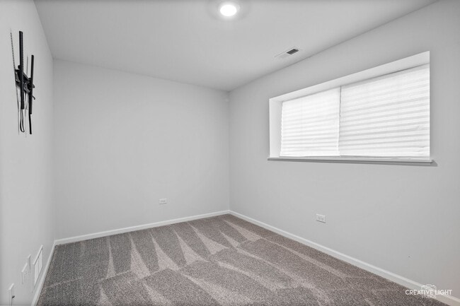 Building Photo - 189 Lakeshore Dr