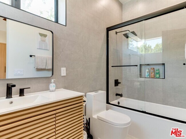 Building Photo - 5929 Hesperia Ave