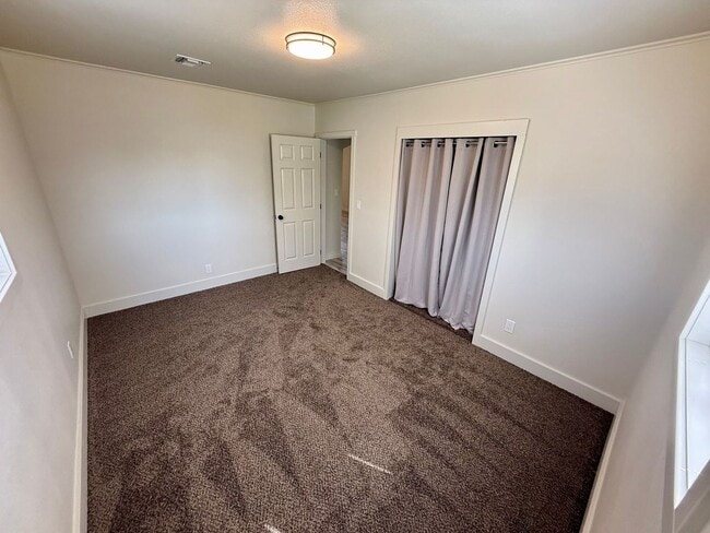 Building Photo - FULLY REMODELED 3 bedroom 1 bath Rental