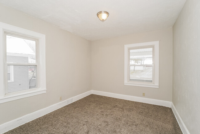 Building Photo - Cozy Charm Meets Natural Light – 2-Bed in ...