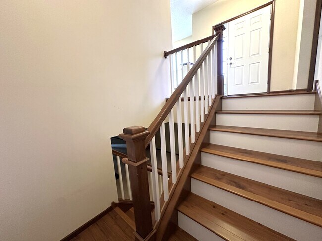 Building Photo - 6218 Shadyview Ln N