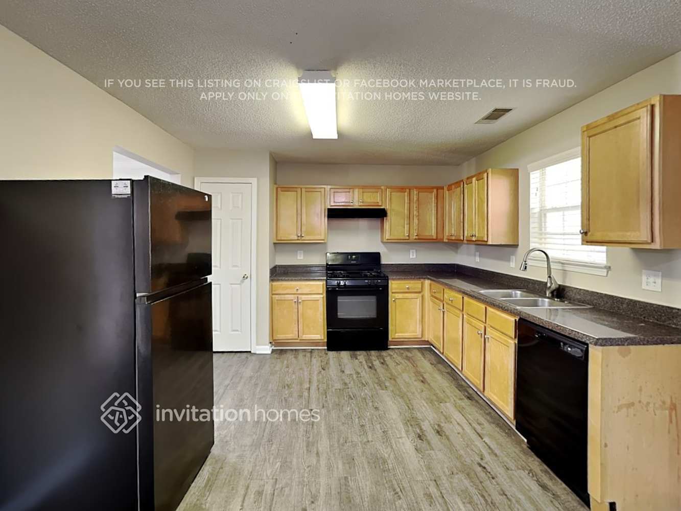 Building Photo - 254 Bonnes Dr SW