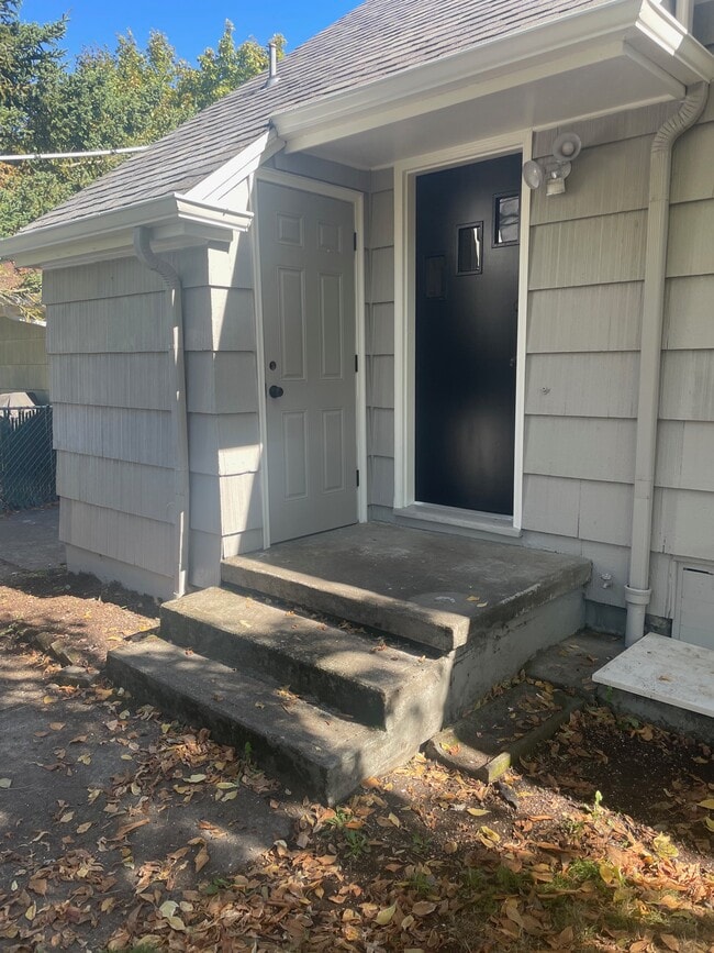 Building Photo - 3355 NE 84th Ave