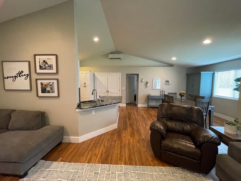 Dining Room - 627 N 3rd St