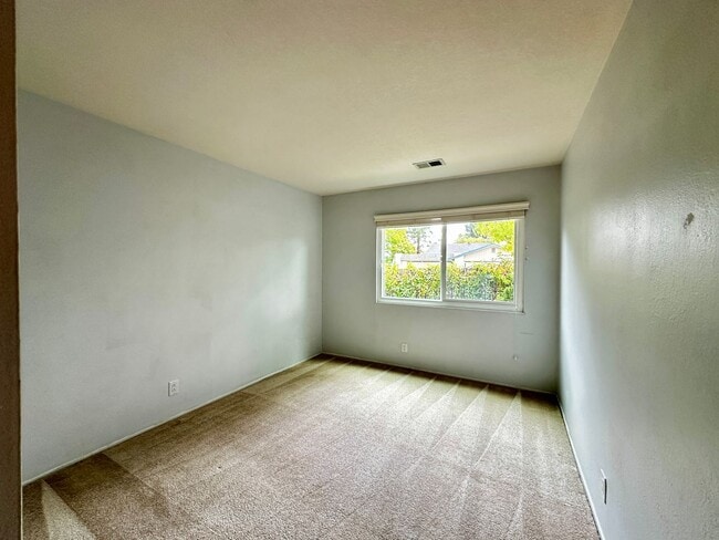Building Photo - Single Story townhome, water/sewer paid by...