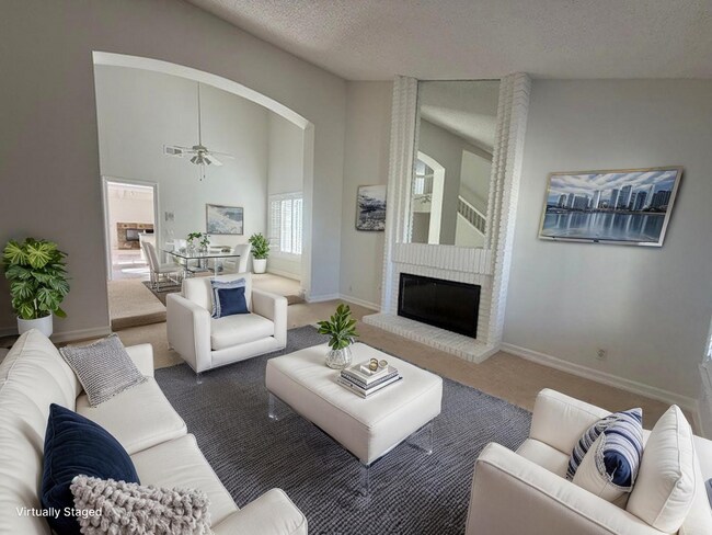 Building Photo - Spacious End-of-Culdesac 4-bed, 2.5-bath Home with Private Sparkling Pool & Spa