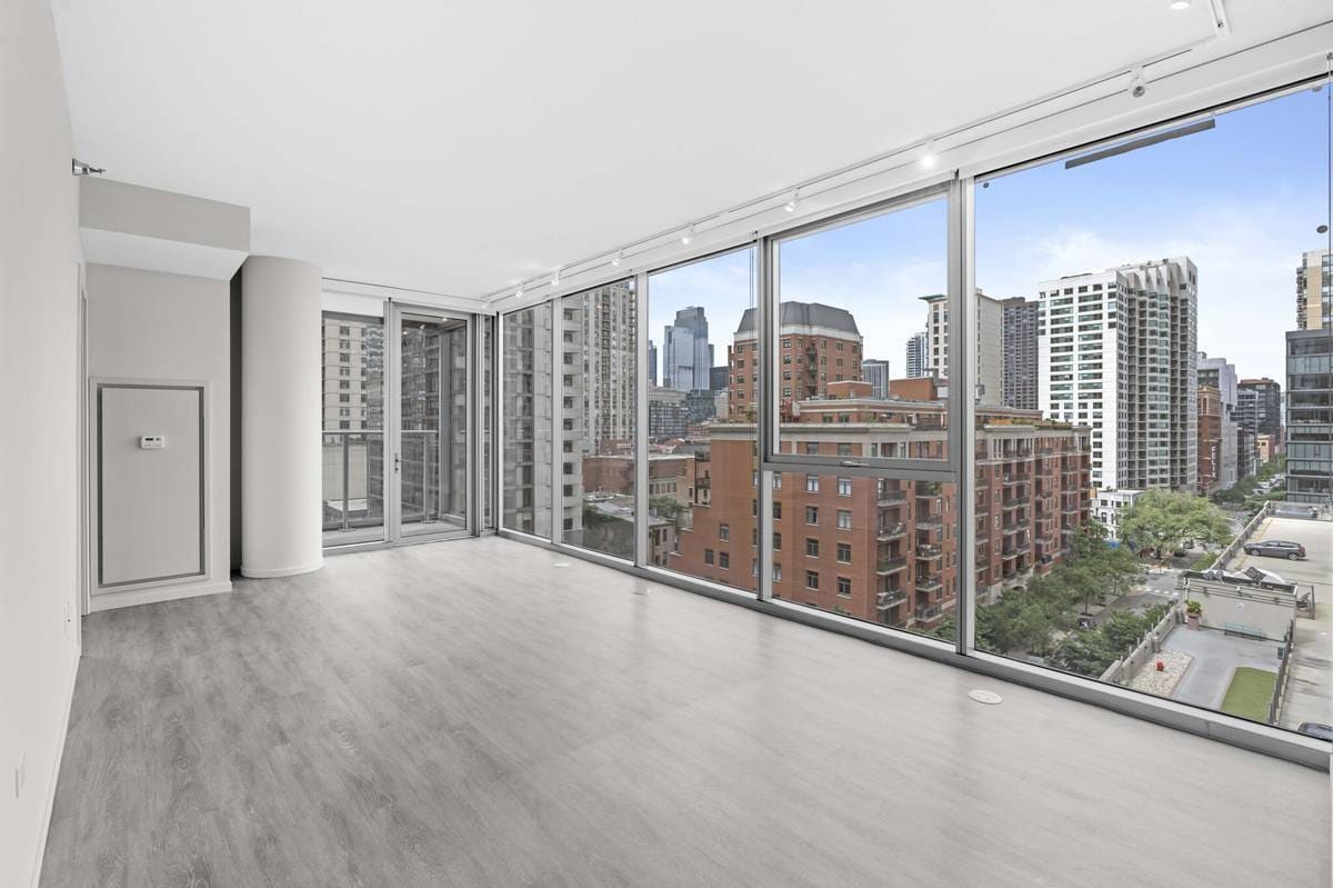 Building Photo - 48 E Huron St