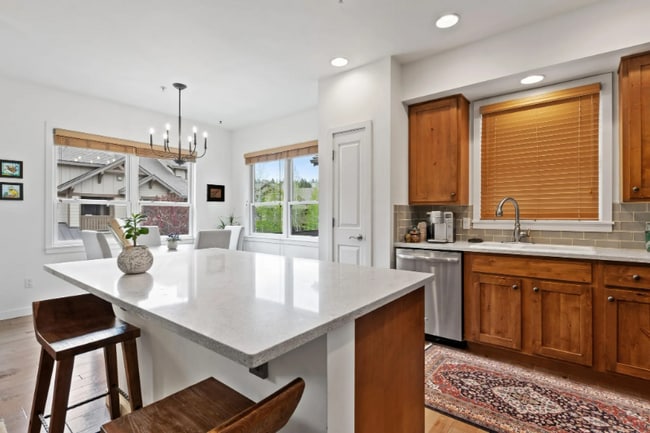 Building Photo - 6310 Locarno Dr