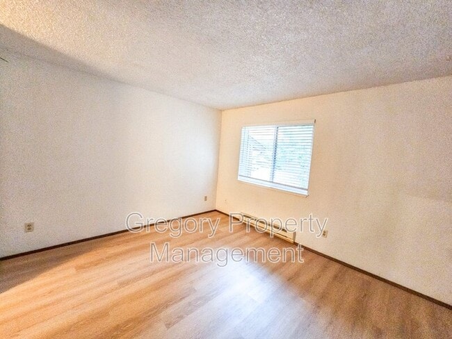 Building Photo - 12621 NE 130th Way