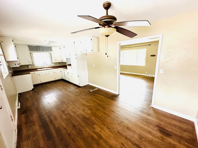 Building Photo - For Lease: Split-Level Ranch Home (4-Beds/2-Baths)