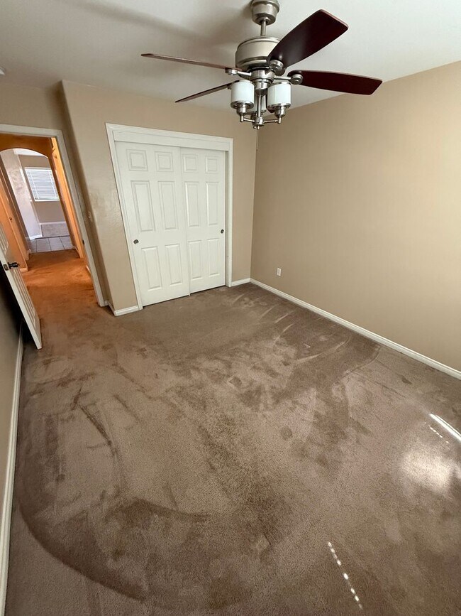 Building Photo - Spacious 3-Bedroom, 2-Bathroom Home in Sou...