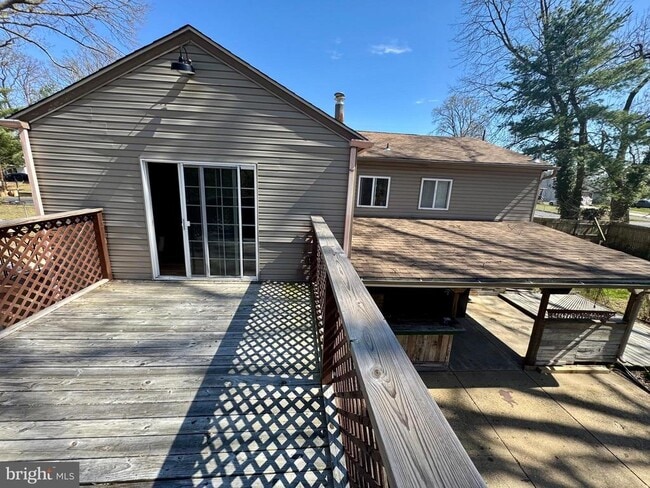Building Photo - 722 Glenside Dr