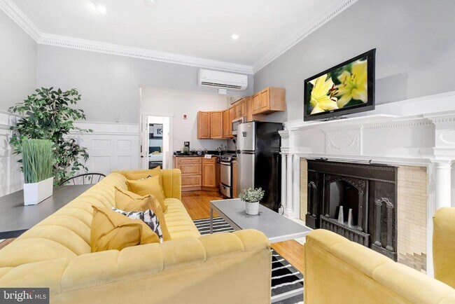 Building Photo - 2134 Locust St