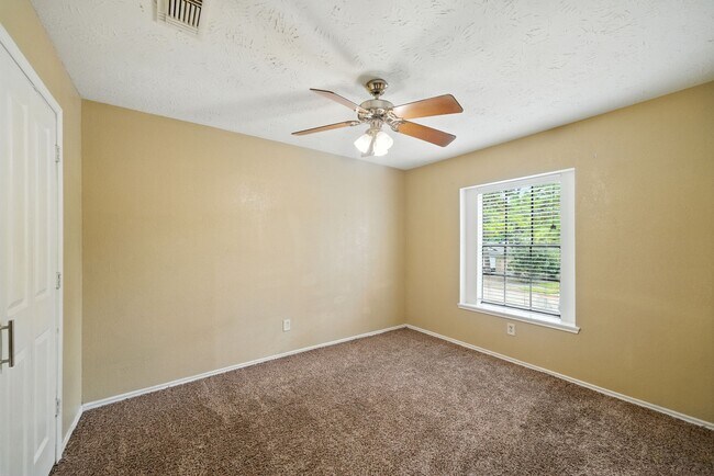Building Photo - 5203 E Pagewick Dr