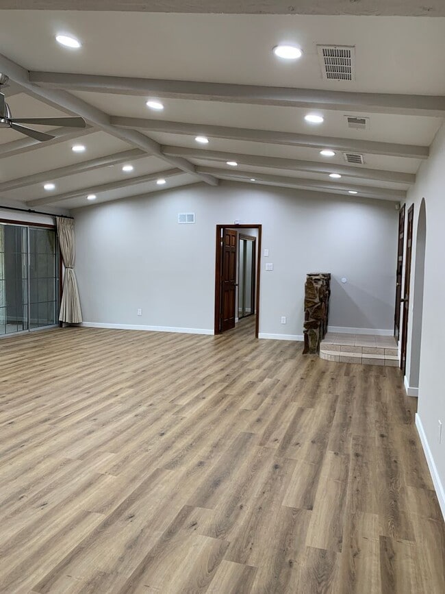 Building Photo - 1800 Colonial Pkwy