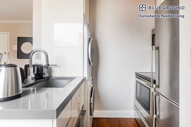 Building Photo - 234 Mott St