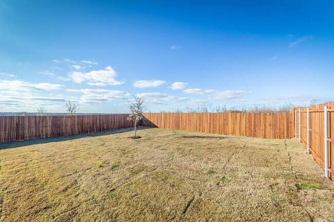 Building Photo - 913 Alton Dr