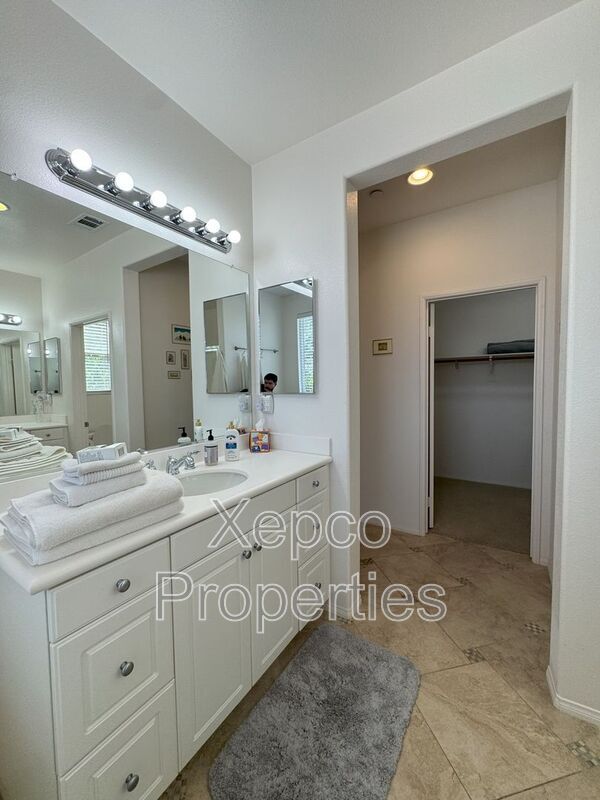 Building Photo - 1290 Esperanza Trail