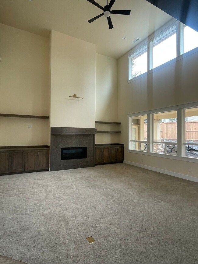 Building Photo - Newer Home in Shevlin West with Mountain V...