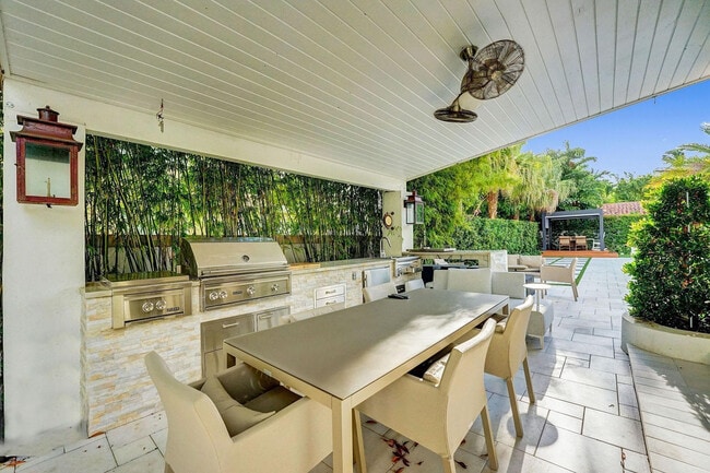 Building Photo - 614 Poinciana Dr