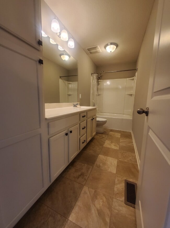 Building Photo - 5 BR 3 BA Single Family Home in North Hugo Minneapolis