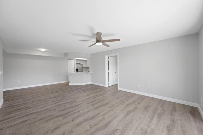 Building Photo - 500 Crestwood Ct N