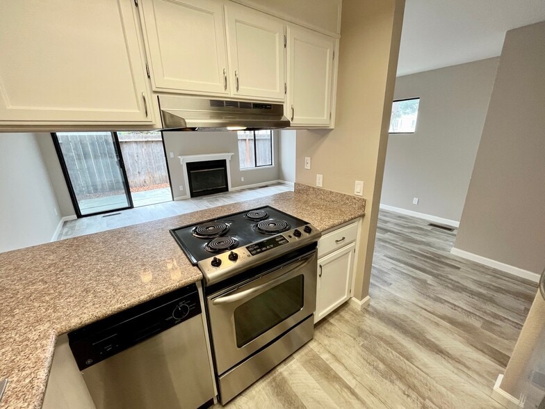 Building Photo - 837 Maria Ln