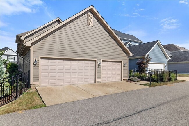 Building Photo - 261 1st St