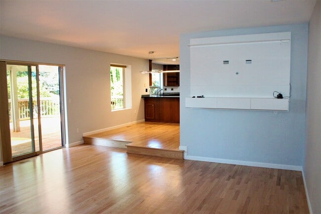 Building Photo - 321 Keach Ct