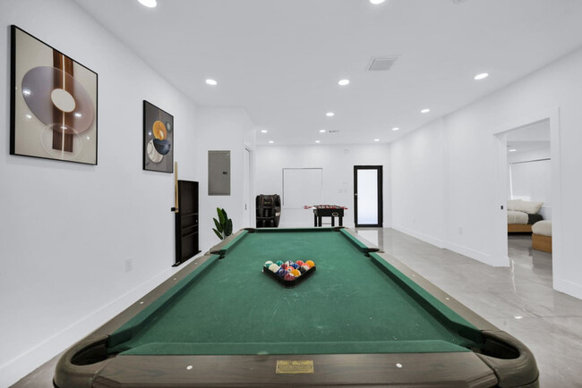 Building Photo - 112 NW 53rd St