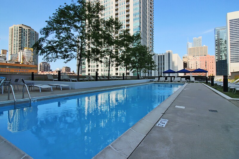 Building Photo - 350 N Desplaines St